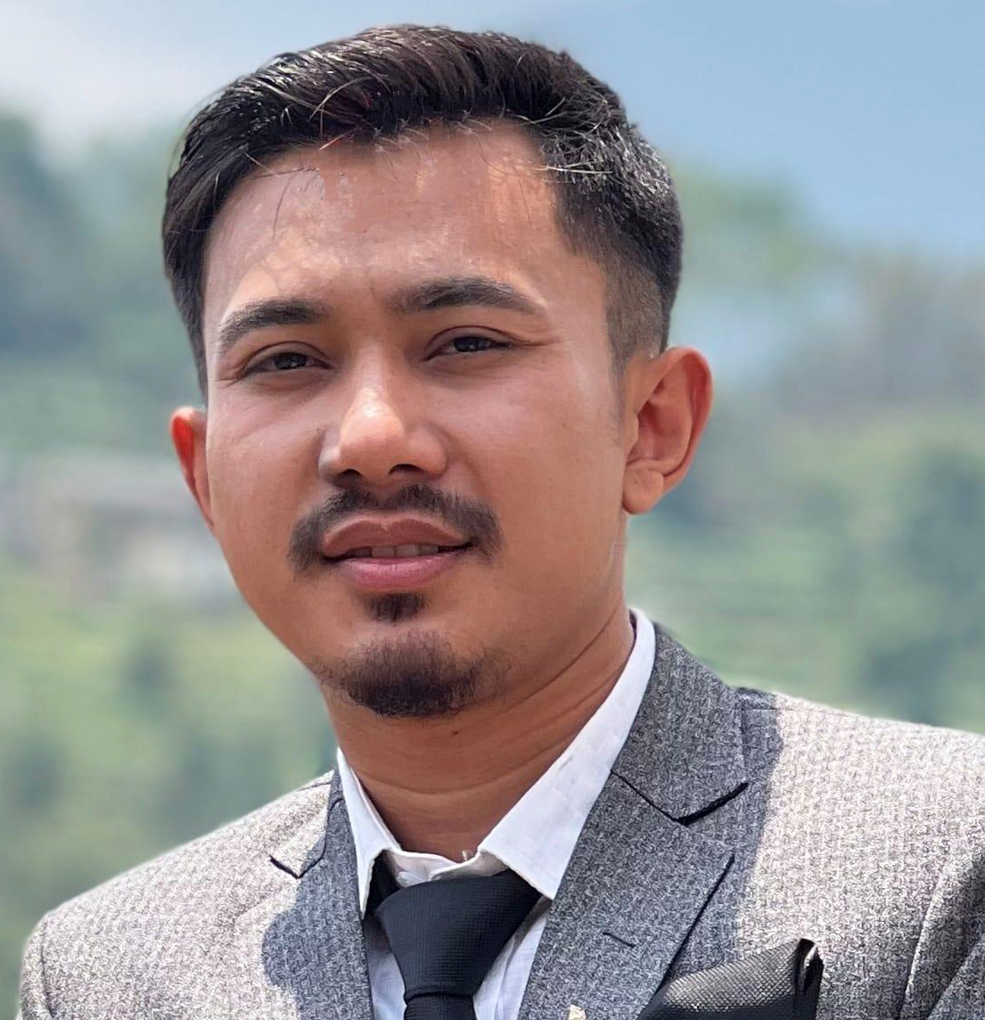 https://broadwayeducation.edu.np/Successful student from Broadway Infosys Mr. ⁨Sujan Shrestha